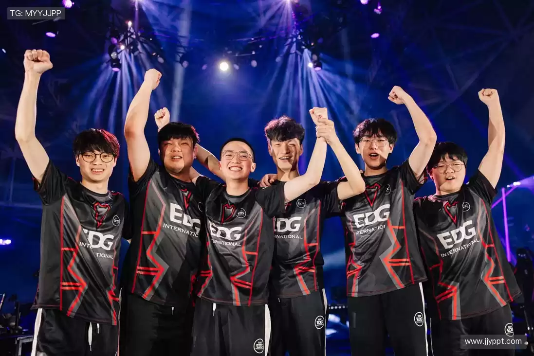 指尖掌控赛场,弹幕点燃激情!🎥